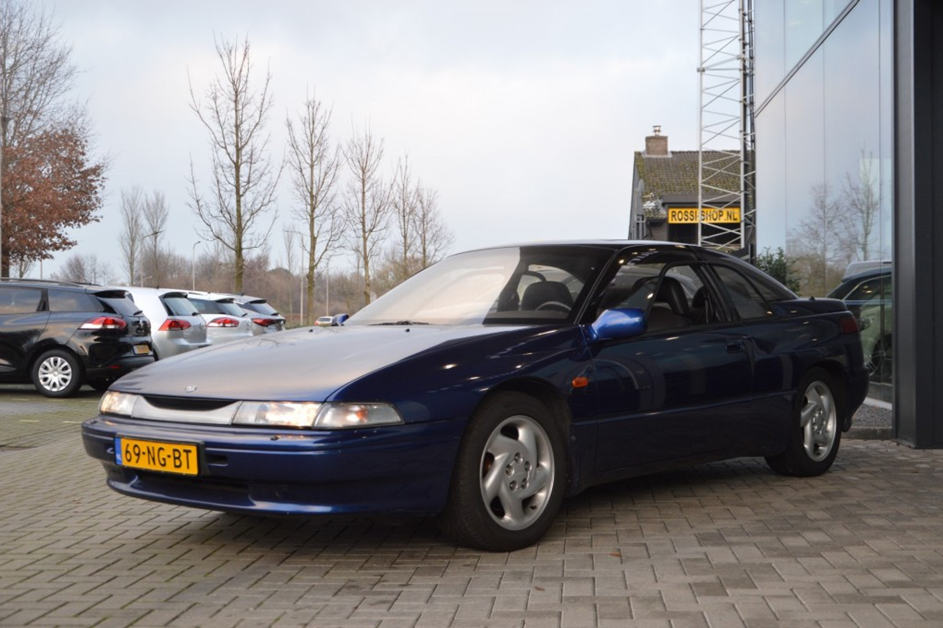 19014177-3.jpg