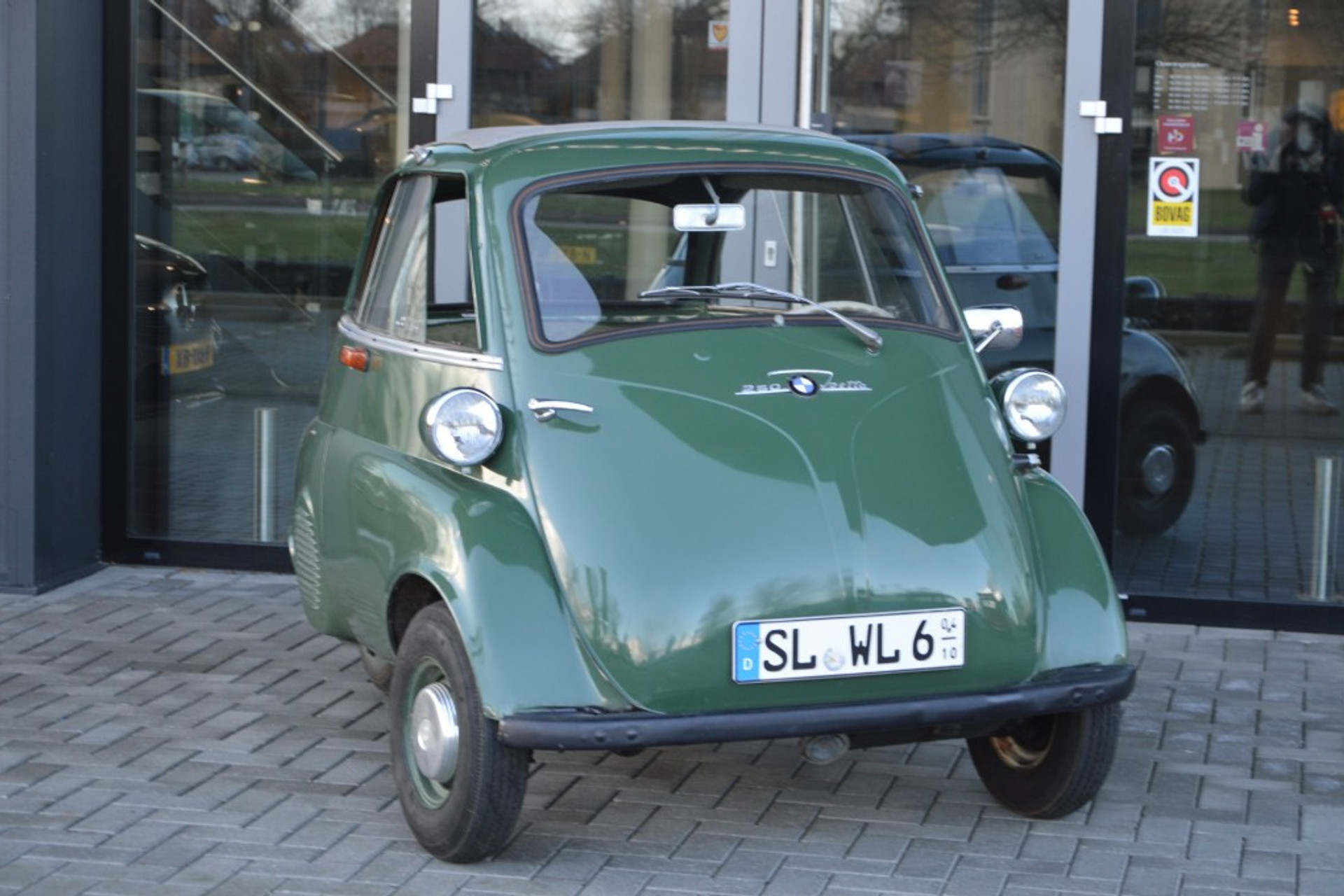 34615245-1.jpg