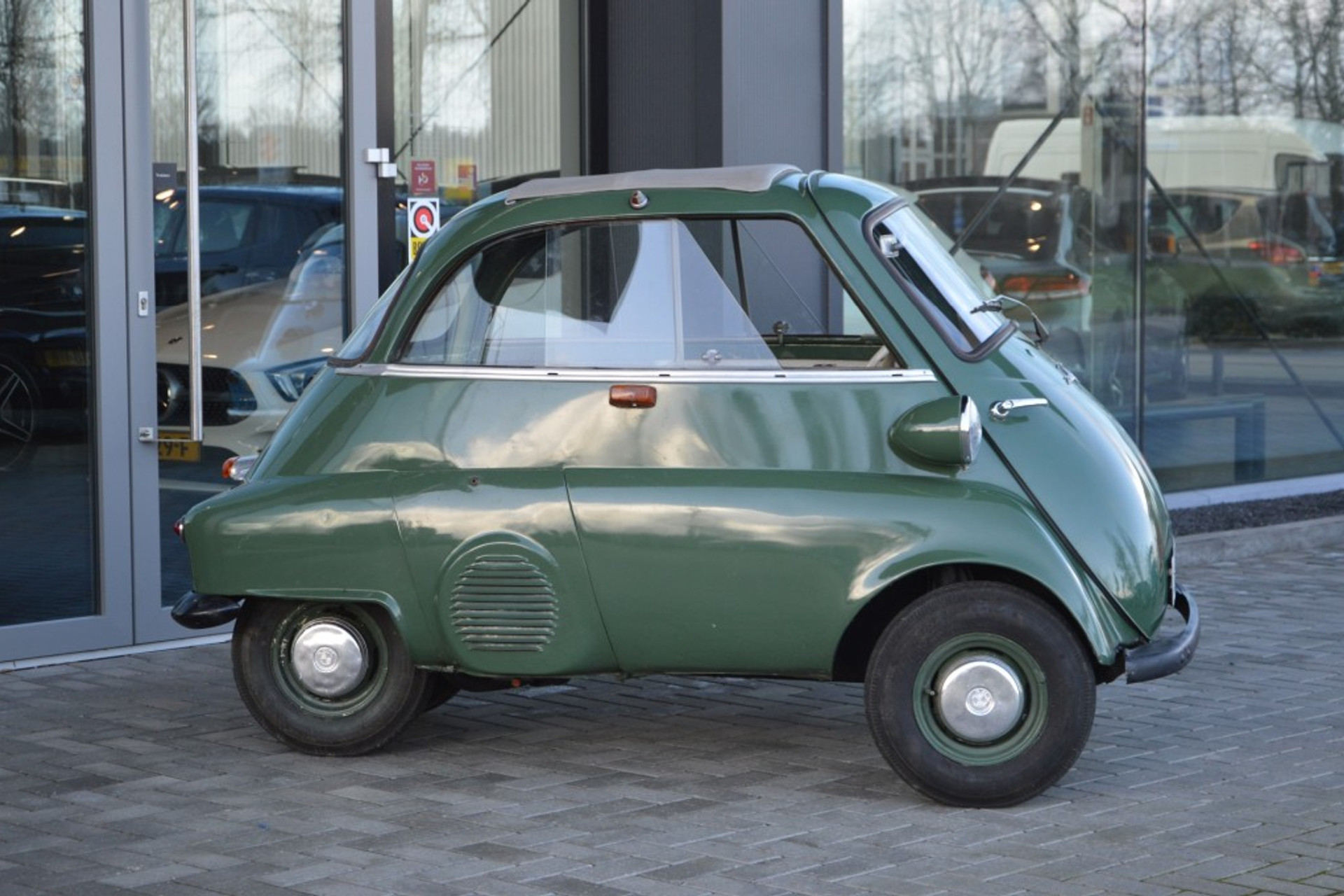 34615245-2.jpg