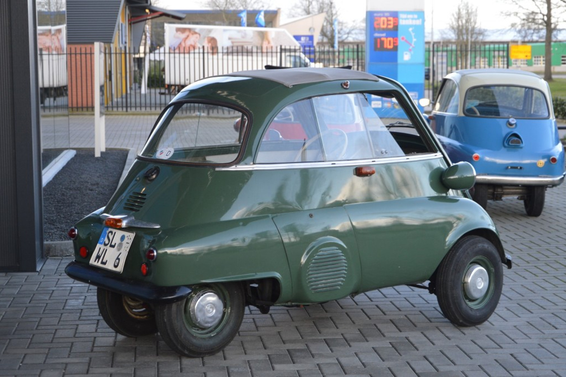 34615245-3.jpg