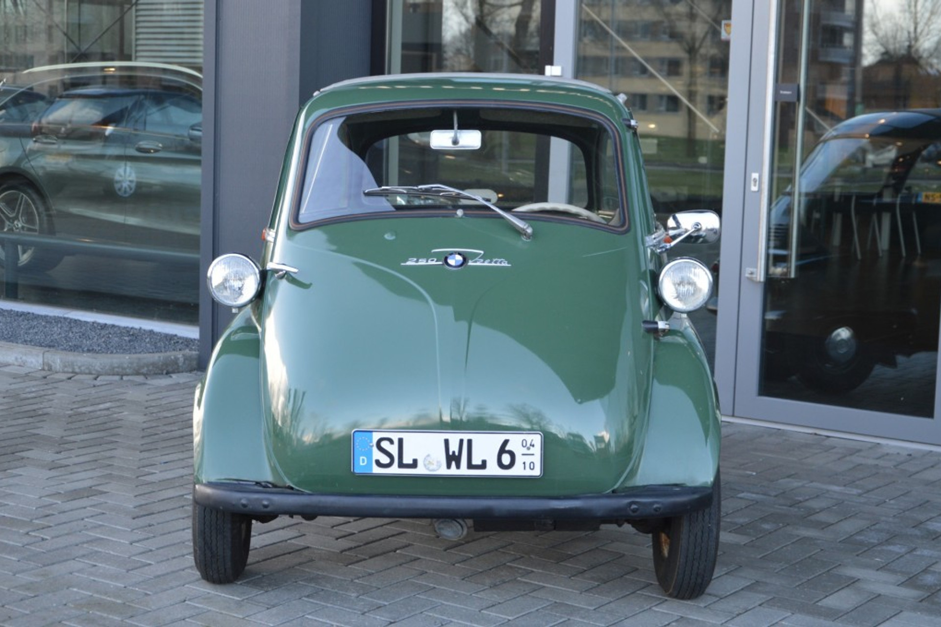 34615245-6.jpg