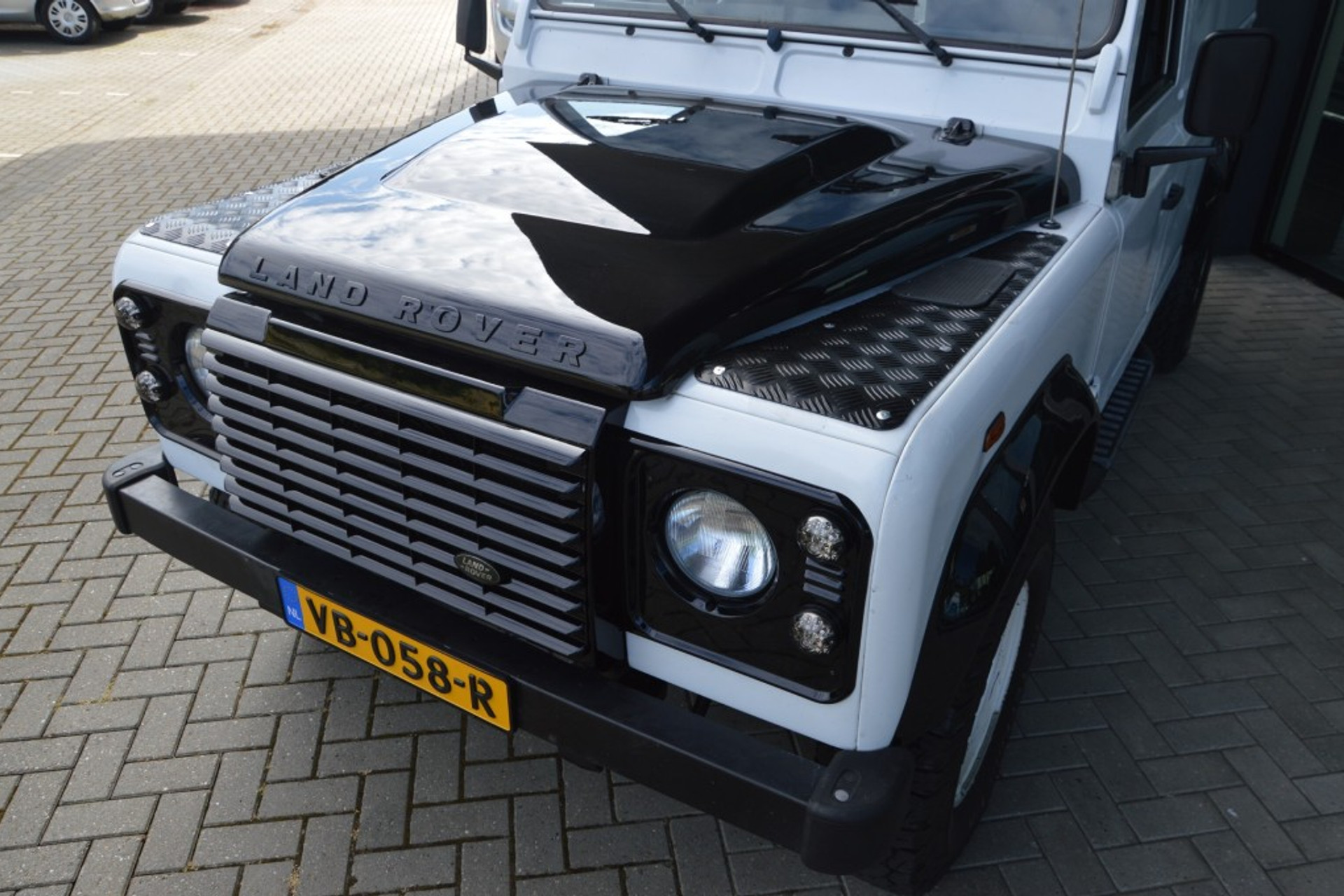 35398259-3.jpg
