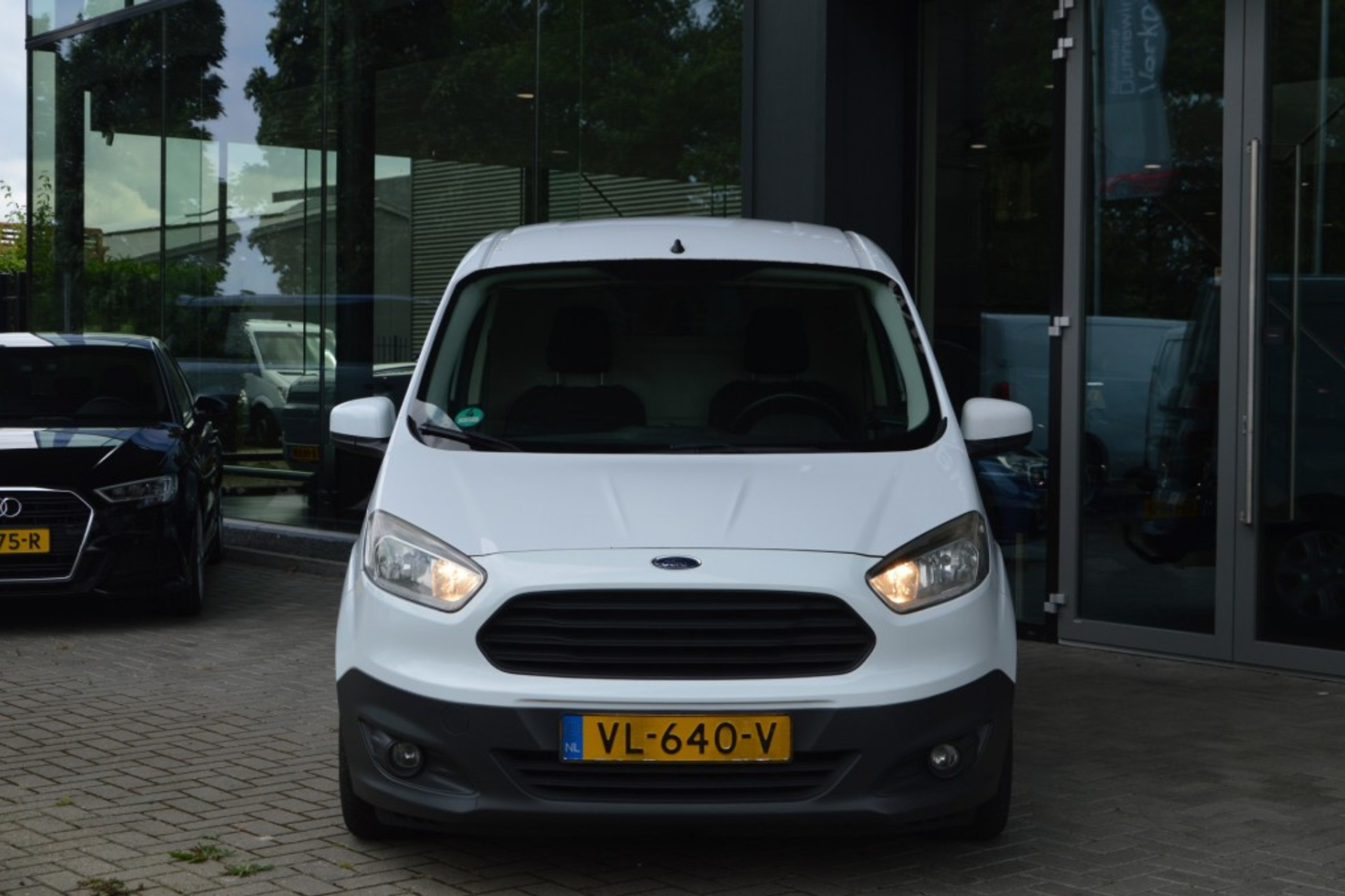 37516271-2.jpg