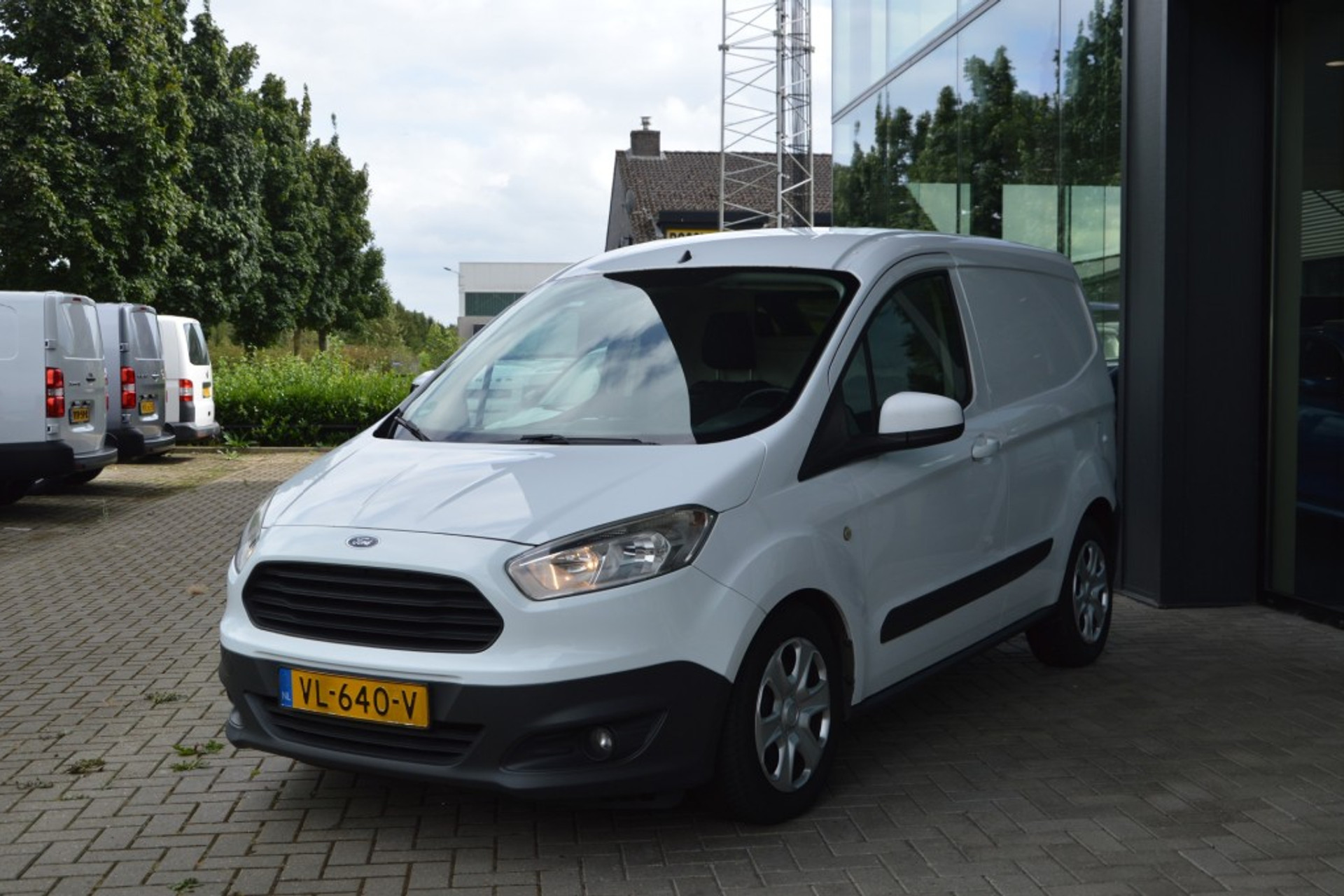 37516271-3.jpg