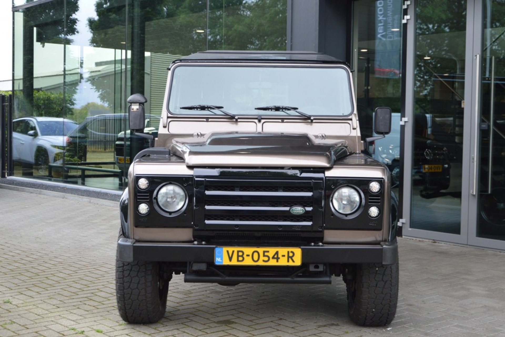 38733740-2.jpg