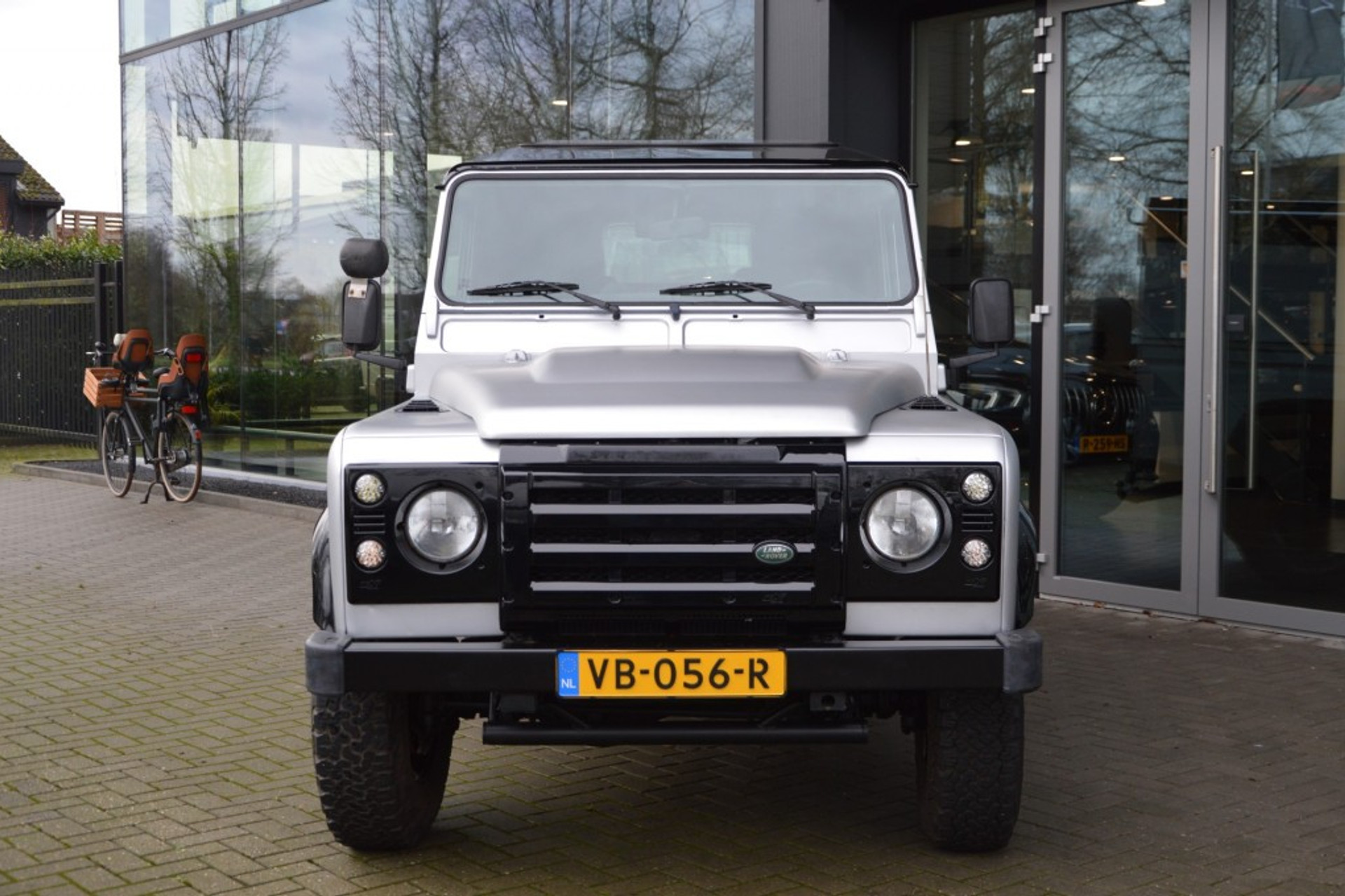42185093-2.jpg