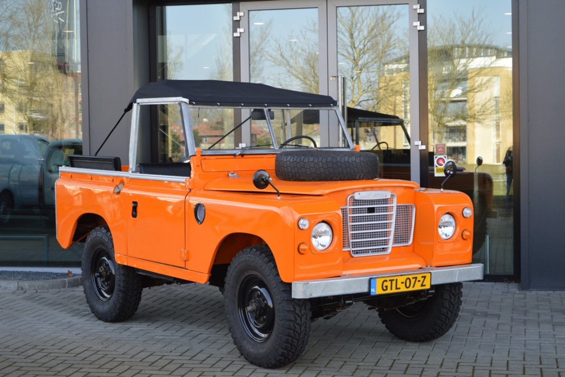 43461838-2.jpg