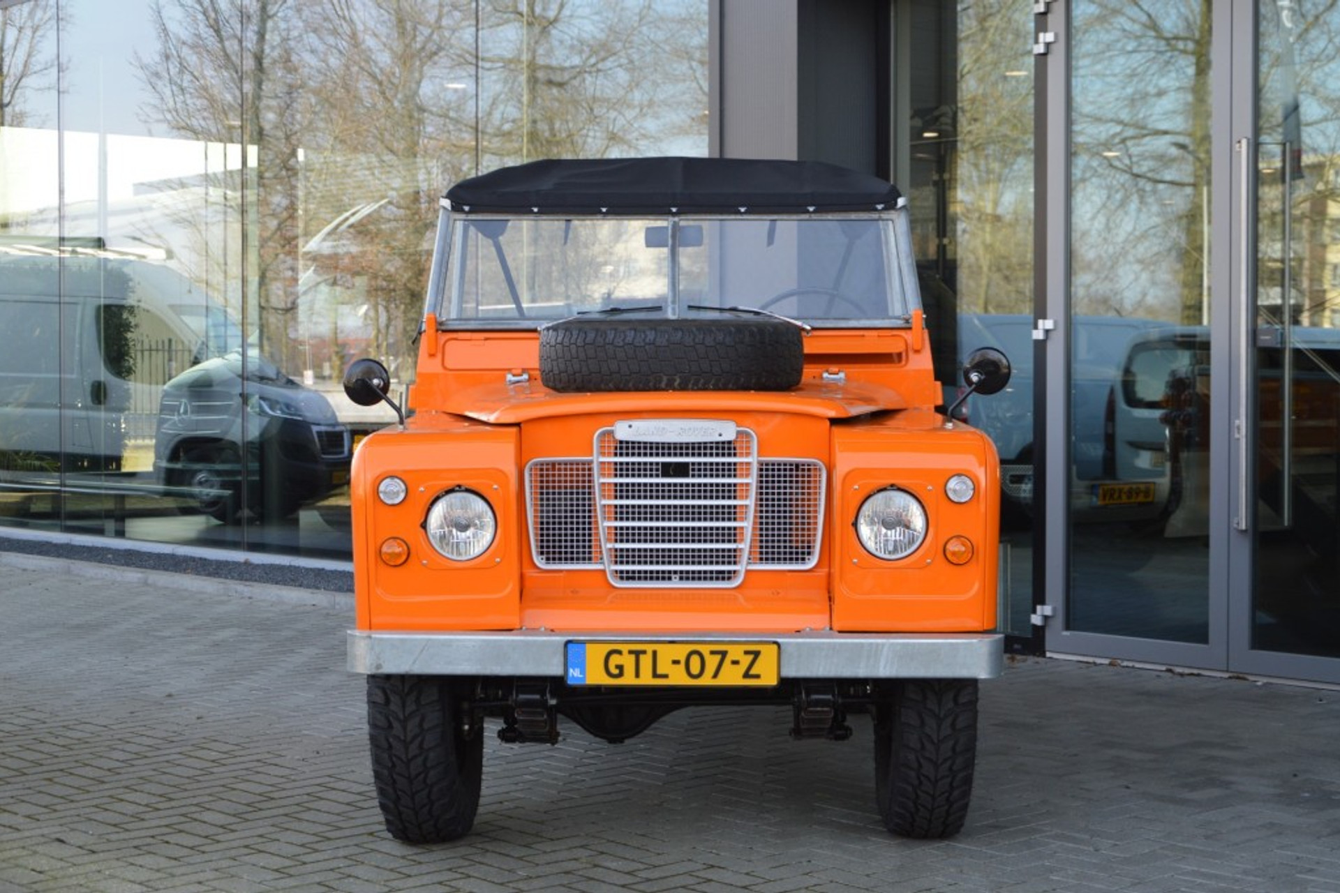 43461838-3.jpg