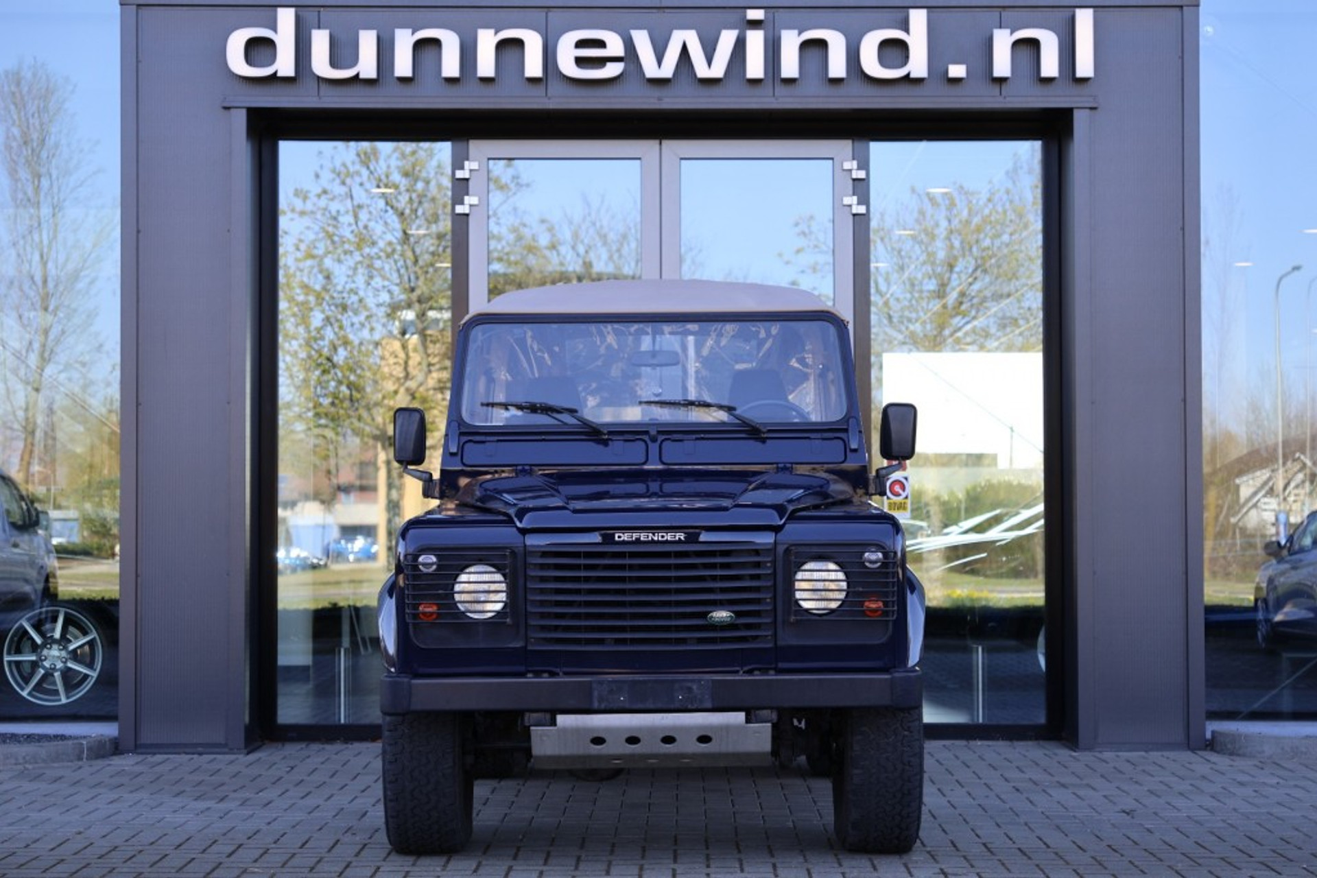 43950017-2.jpg