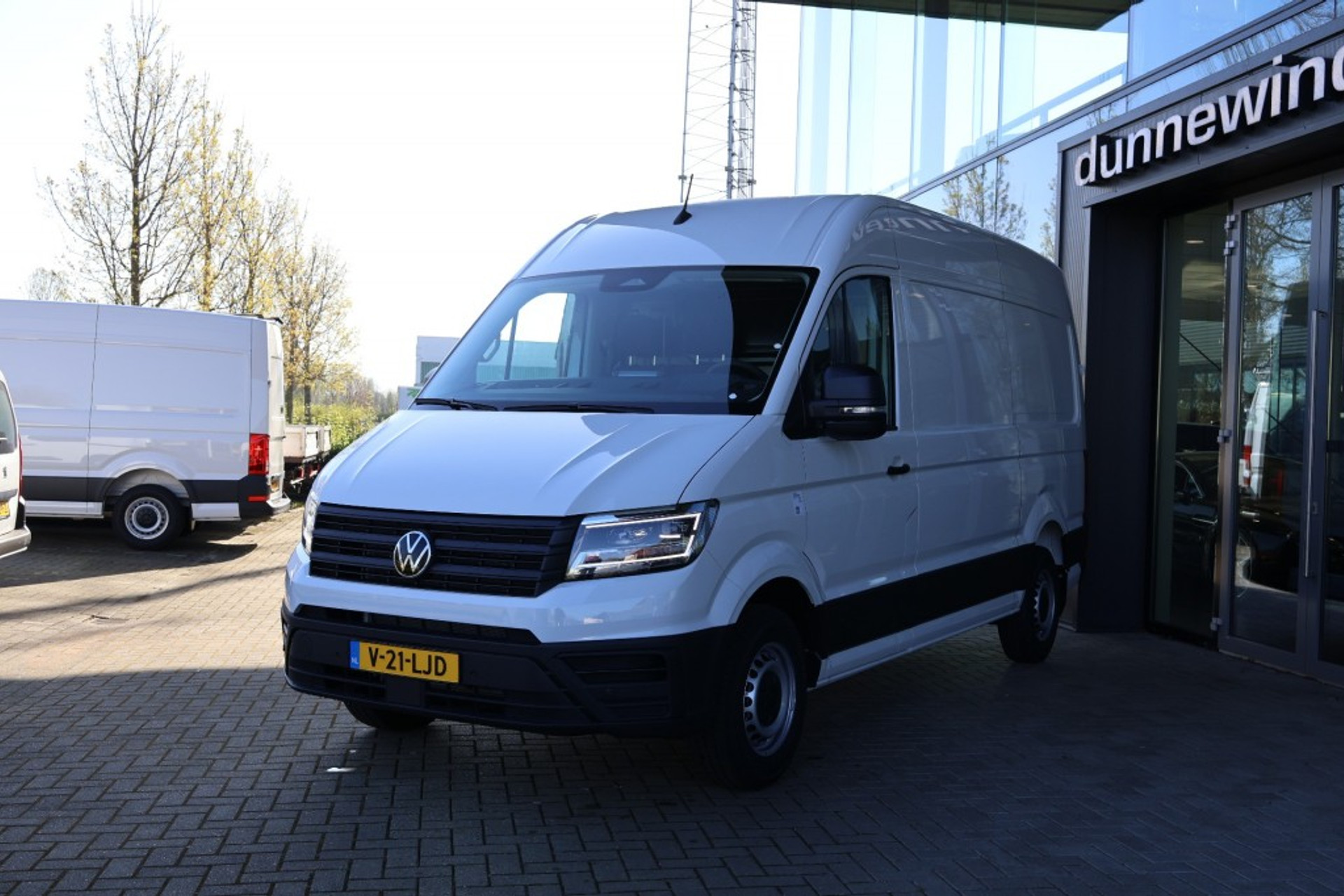 44240283-3.jpg