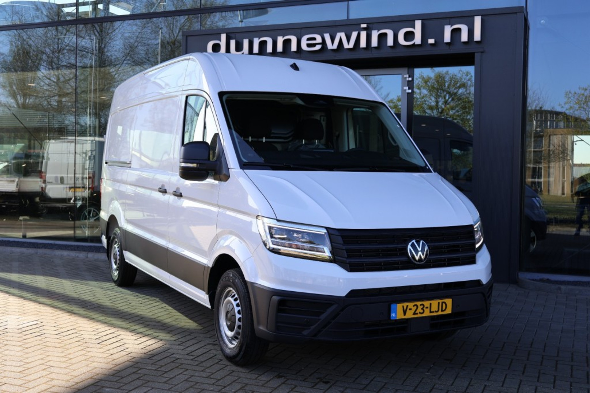 44240342-1.jpg