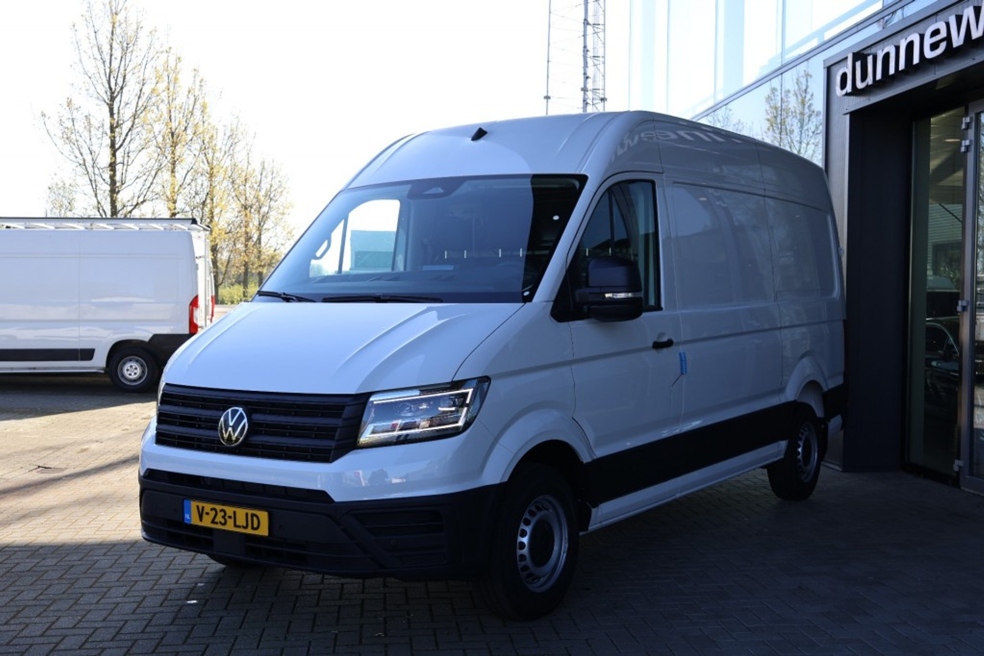 44240342-3.jpg