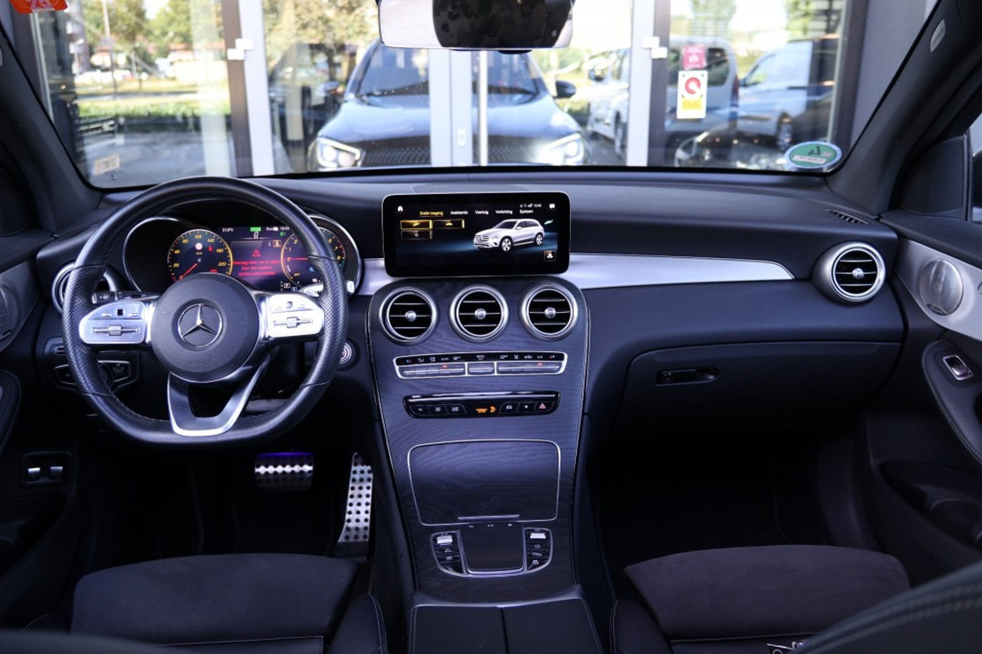 47457654-10.jpg