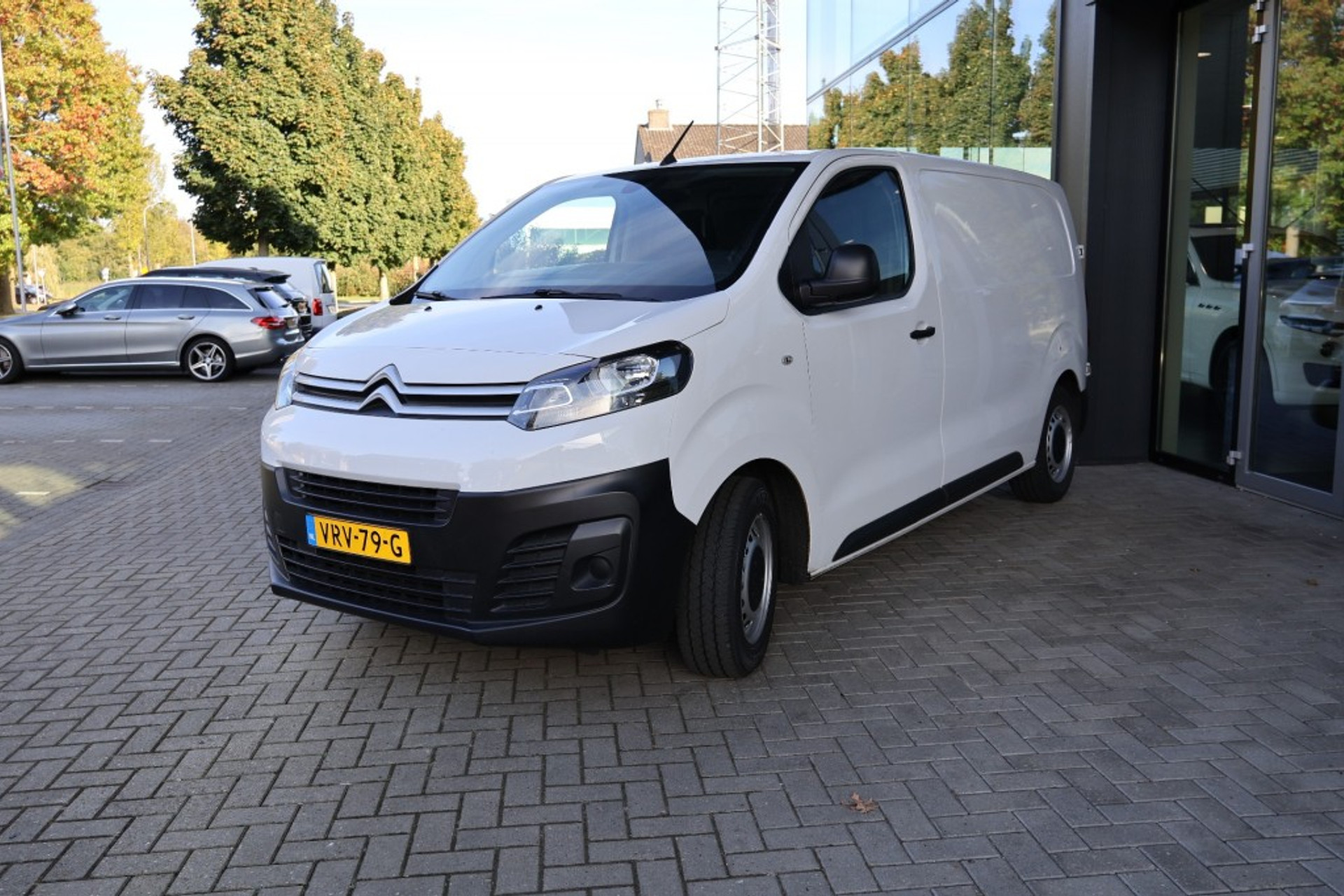 48044624-1.jpg